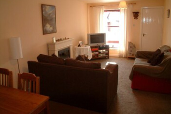 Room 5 of 8