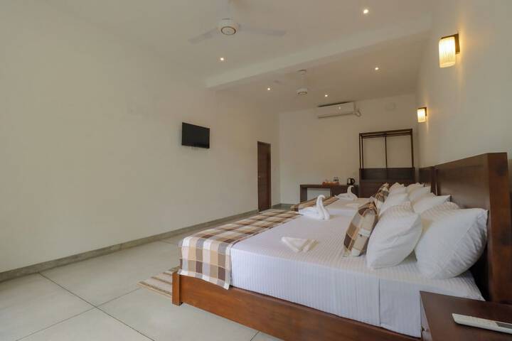 Room 33 of 90