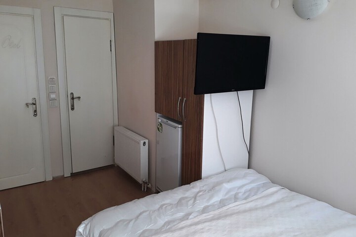Room 3 of 73