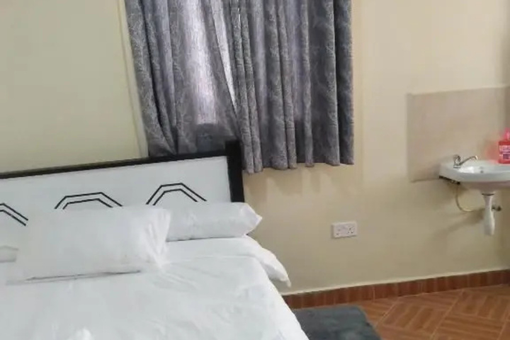 Room 7 of 8