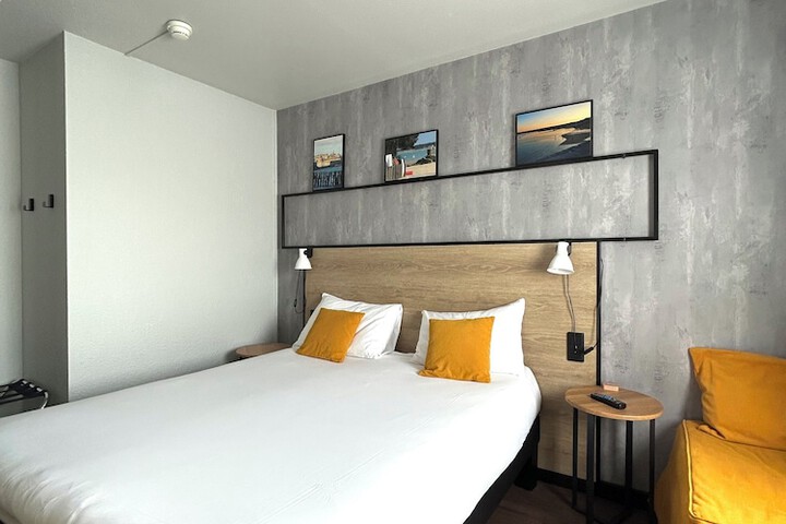 Room 4 of 80