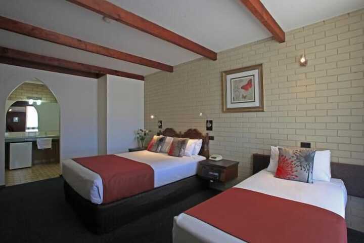 Room 4 of 43
