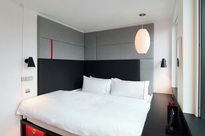 Room 28 of 71