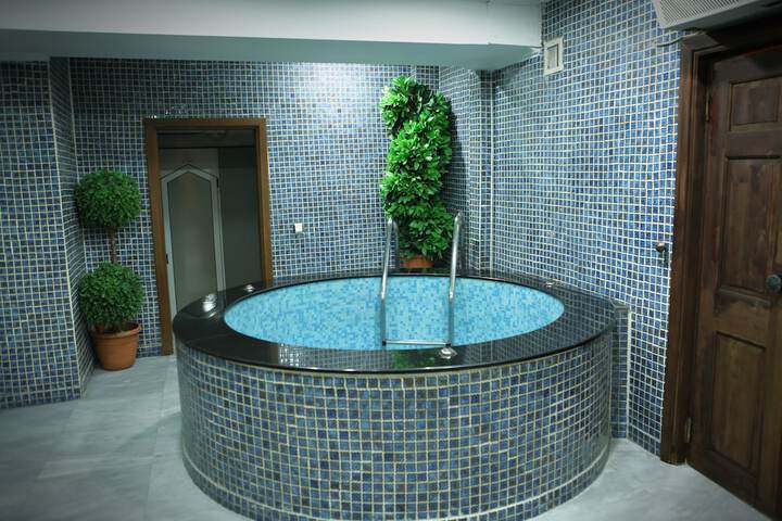 Hotel with Pool
