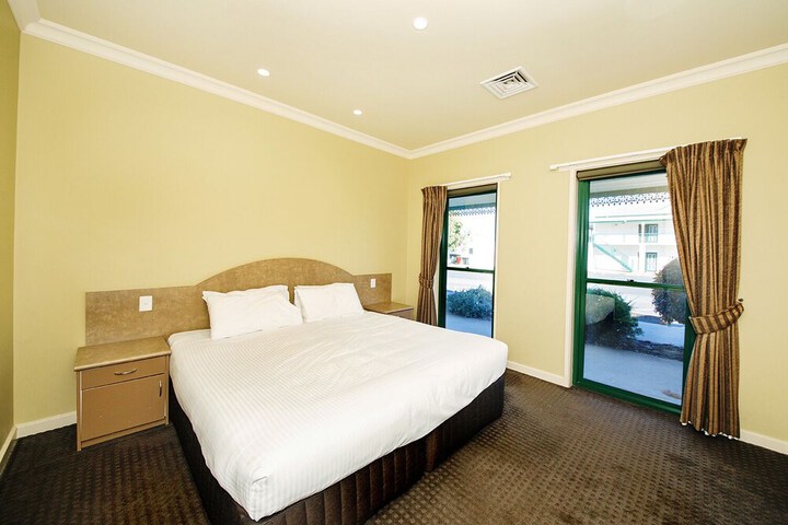 Room 53 of 122
