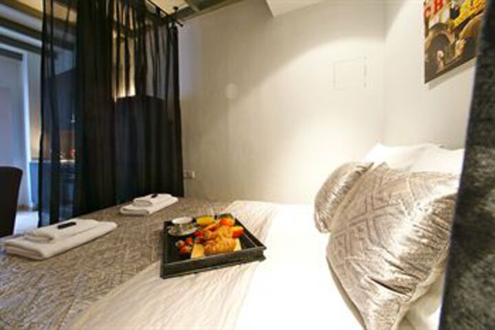 Room 9 of 18