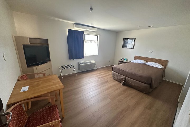 Room 13 of 37