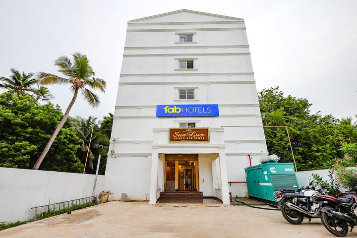 Fabhotel Sun Lux Grand Residency