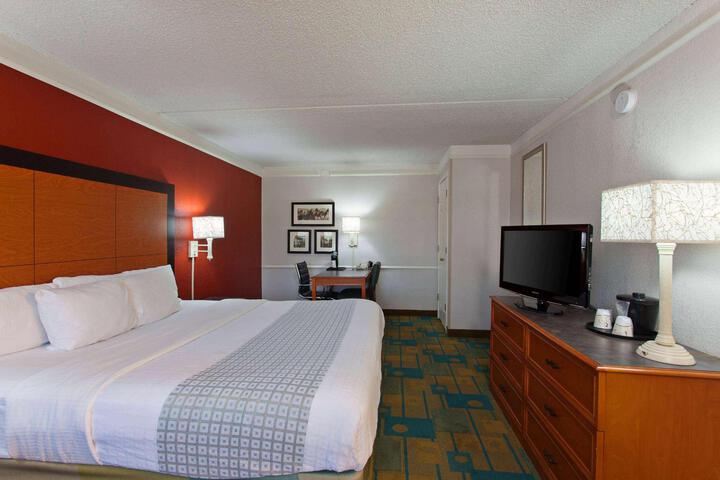 Double Accessible King Size Bed (5 of 6)