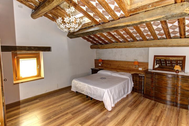 Room 11 of 37