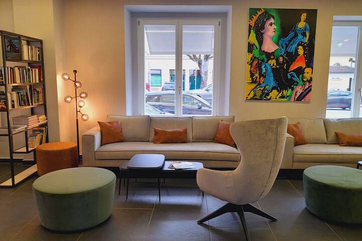 Entrance & Lobby