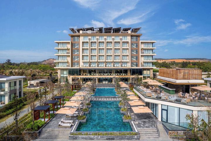 Hotel 165 of 182