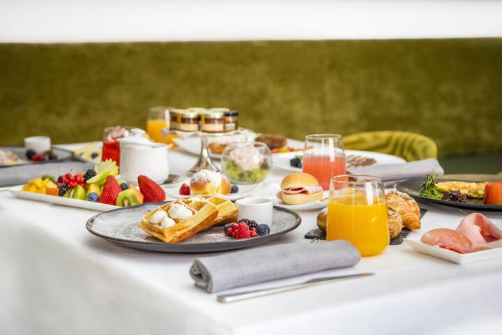 Breakfast/Coffee Service 103 of 122
