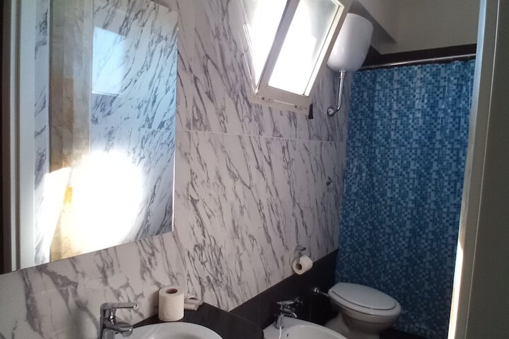 Room 52 of 79