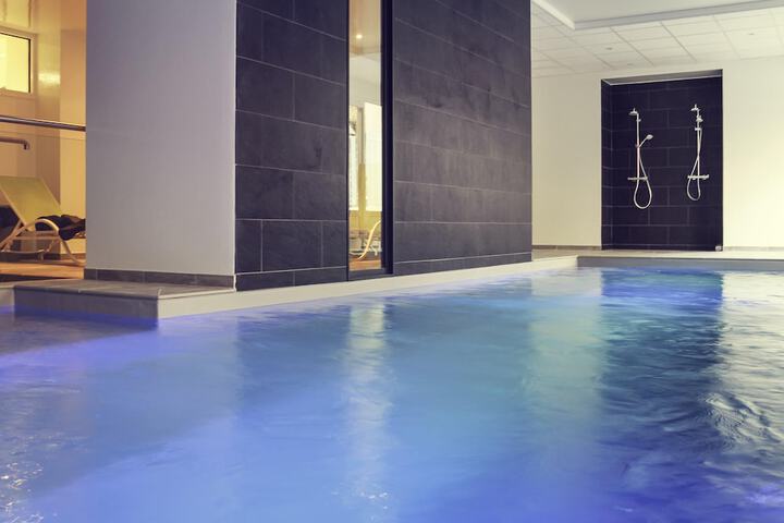 Hotel with Pool