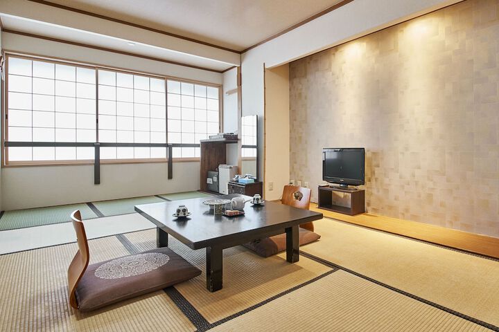 Room 4 of 25