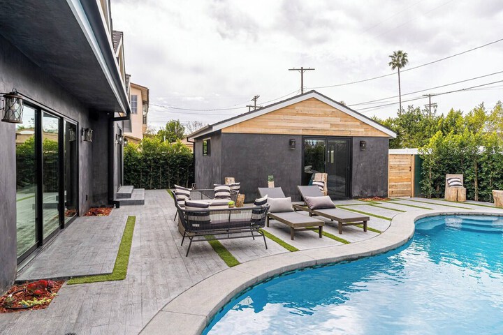Sundeck 88 of 103