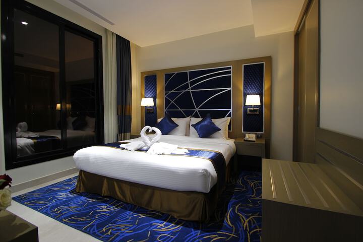 Room 13 of 37