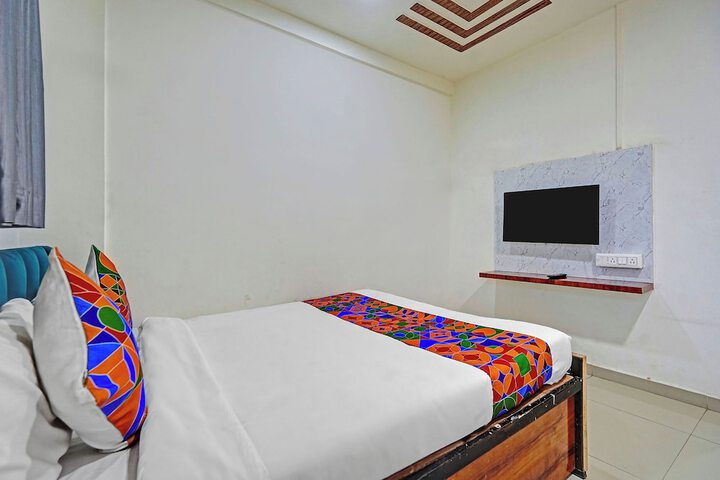 Room 11 of 28