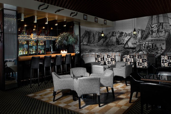 Lounge 43 of 56