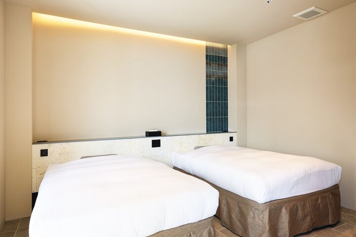 Room 4 of 65