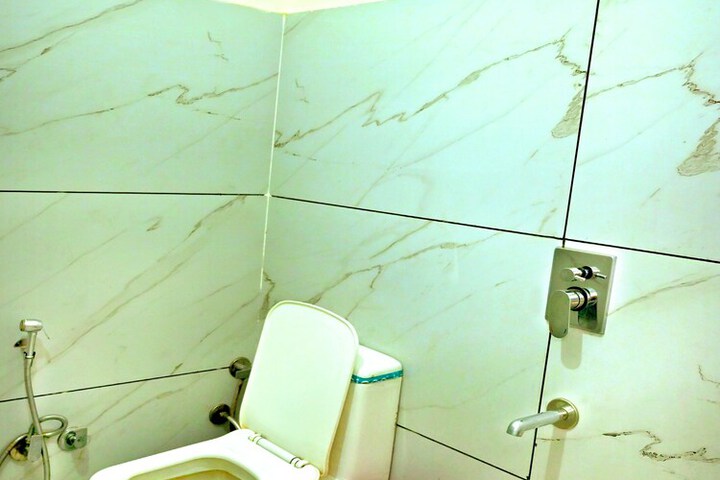 Room 14 of 24