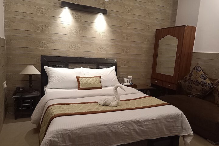 Room 6 of 50