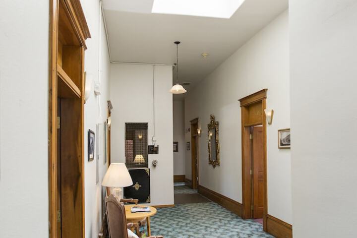 Ballroom/Hall 99 of 120