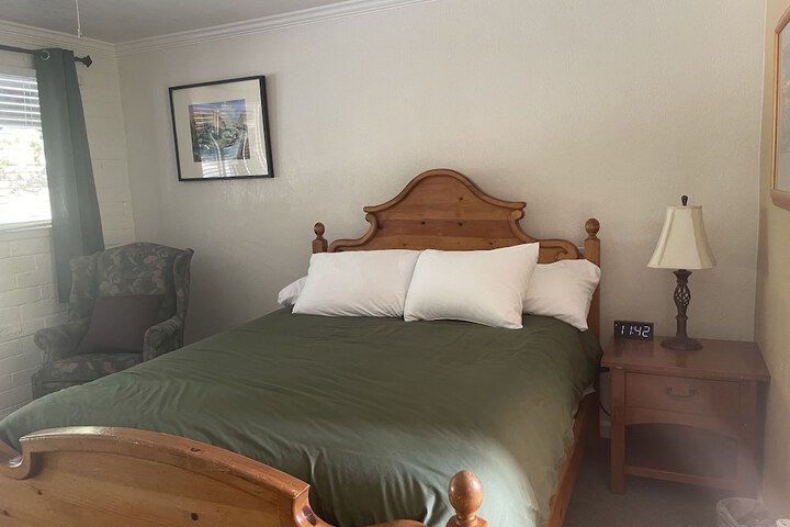 1 Queen Bed (13 of 47)