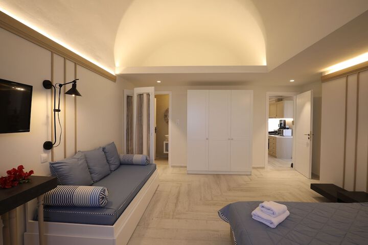 Room 8 of 100