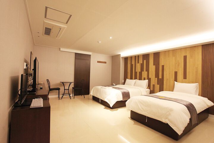 Room 62 of 83