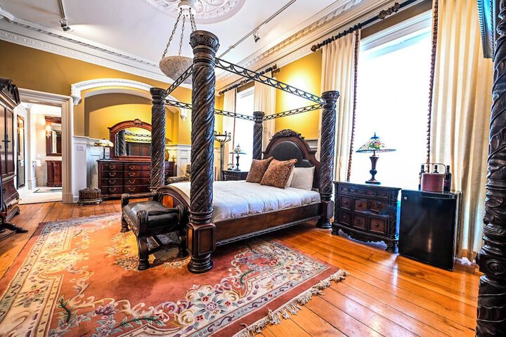 Room 14 of 22