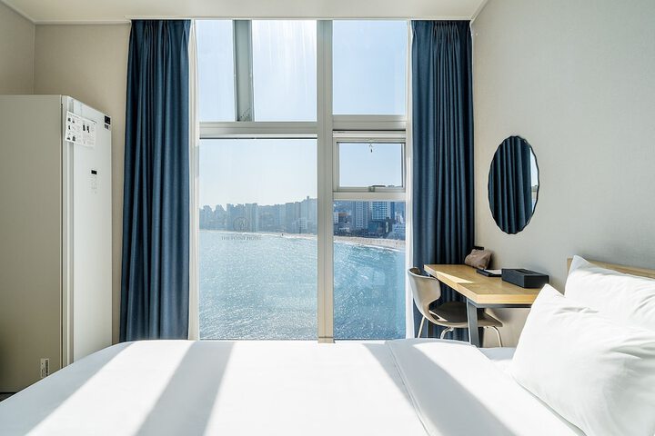 Room 6 of 52