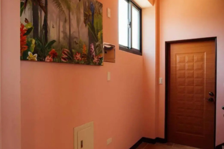 Room 9 of 12