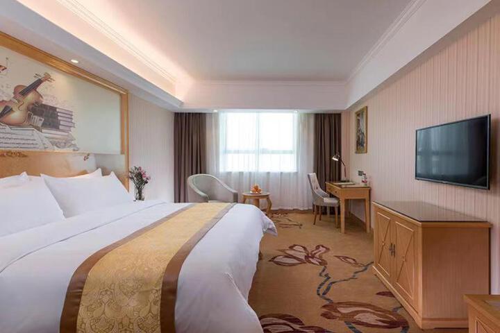 Vienna Hotel(Guangzhou Huadu Rongchuang Wanda Hibiscus Station )