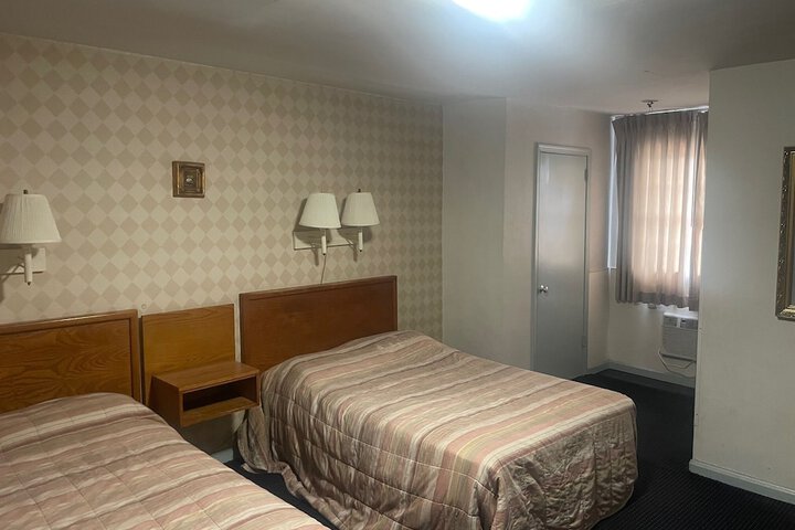 Room 6 of 21