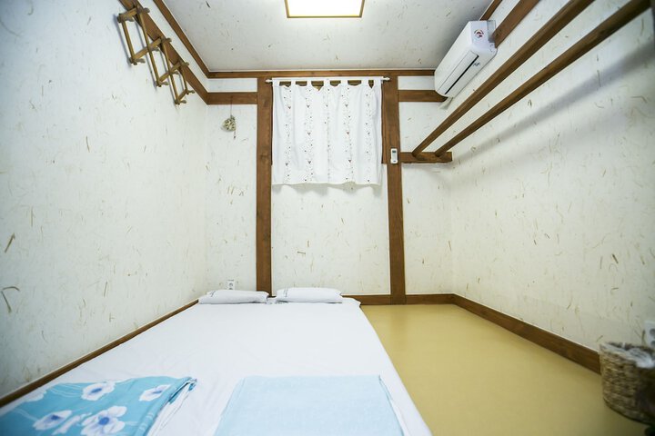 Room 2 of 40