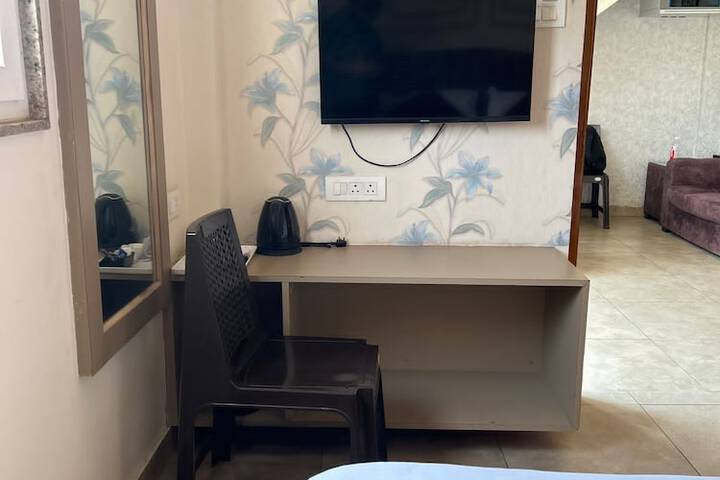 Room 3 of 7