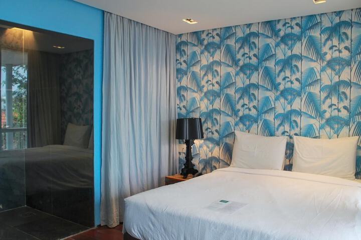 Room 9 of 23