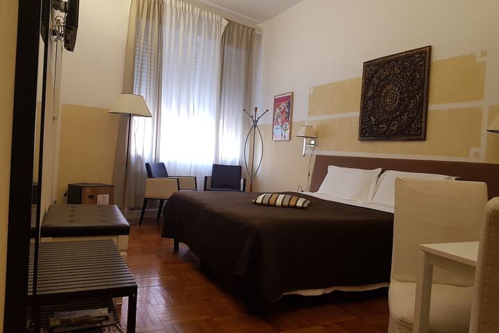 Room 6 of 38