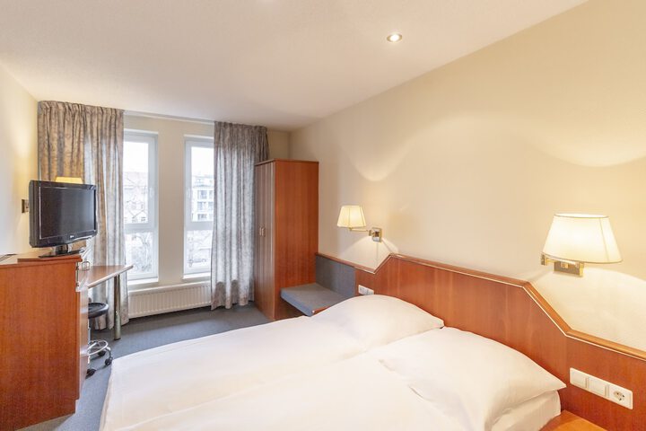 Room 43 of 114