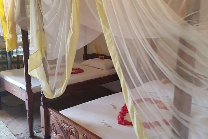 Room 8 of 22