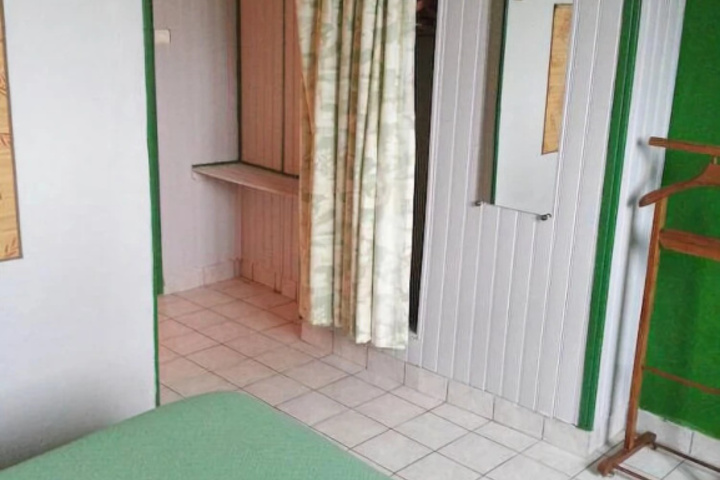 Room 4 of 11