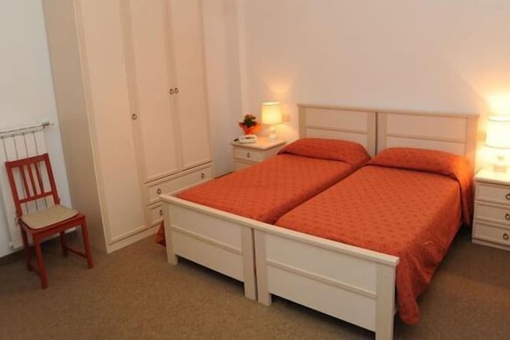 Room 6 of 20