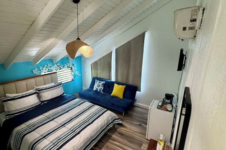 Room 6 of 20