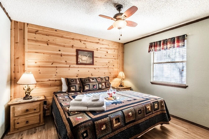 Room 6 of 18