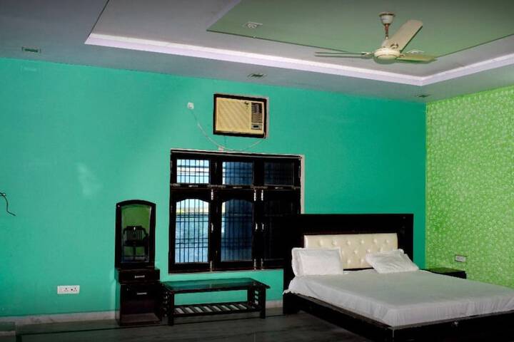 Room 2 of 2