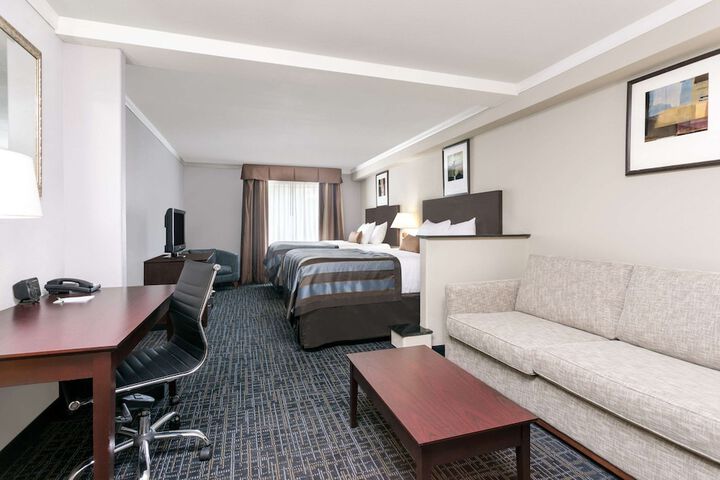 1 King Bed (1 of 14)