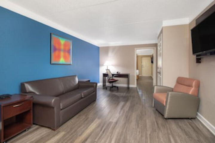 Room 10 of 42