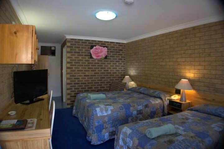 Room 4 of 38